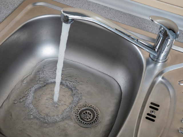 Slow-draining sinks